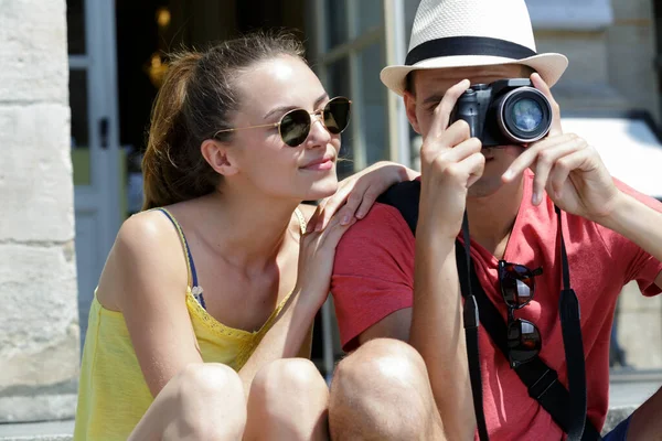 Novio Tomando Foto Pareja —  Fotos de Stock