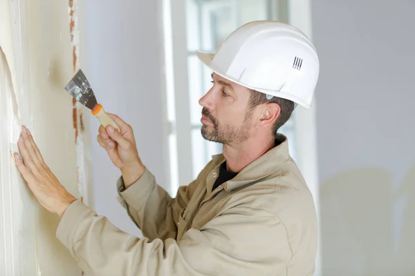 Craftsman Removes Wallpaper Spatula — Stock Photo, Image