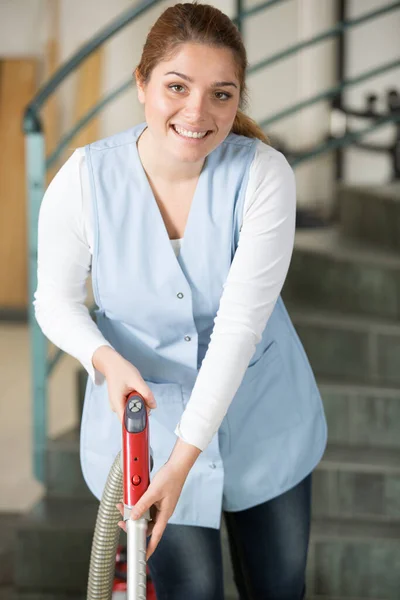 Vrouw Met Stofzuiger — Stockfoto