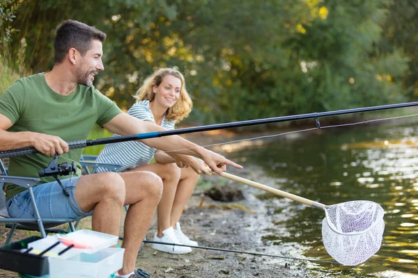 Casal Pesca Juntos Rio — Fotografia de Stock