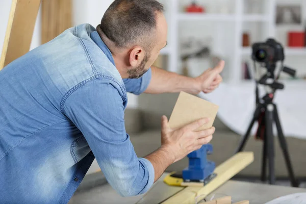 Vlogger Grabación Reparación Computadoras Cámara Para Vlog Blog — Foto de Stock