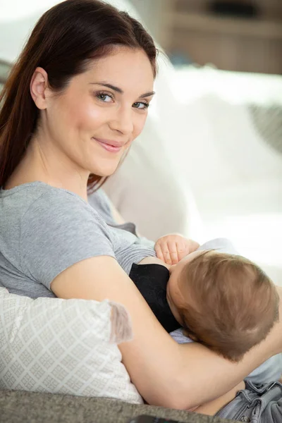 Young Mother Feeding Breast Her Baby Home — Stock Photo, Image