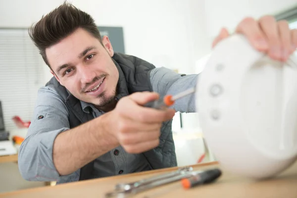 Reparatur Der Kaputten Kaffeemaschine — Stockfoto