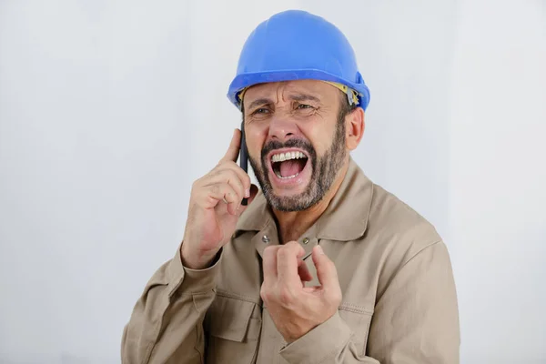Wütender Bauarbeiter Oder Bauunternehmer Der Jemanden Telefon Anbrüllt — Stockfoto