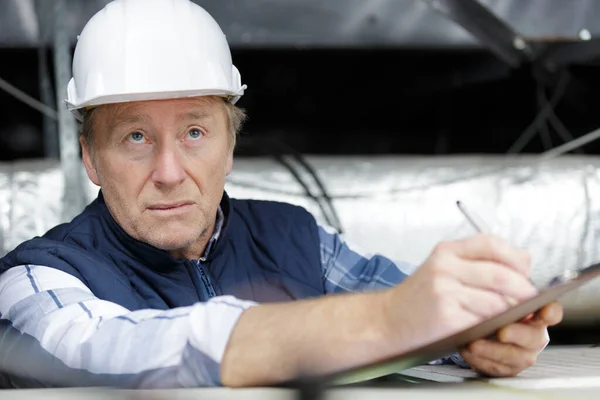 Man Electrician Wiring Ceiling Taking Notes — Stock Photo, Image