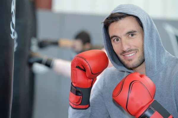 Allenamento Combattente Con Sacco Boxe Palestra — Foto Stock