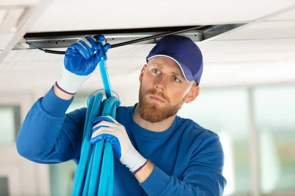 Male Electrician Installing Cable Pipes Ceiling — Stock Photo, Image