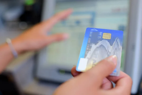 Eine Zahlung Kreditkarte — Stockfoto