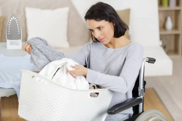 Young Disabled Woman Wheelchair Using Washing Machine — Stock Photo, Image