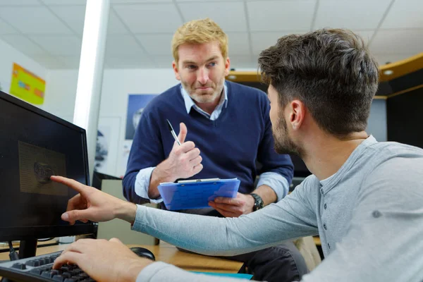 Portret Van Mannen Die Werkplaats Werken — Stockfoto