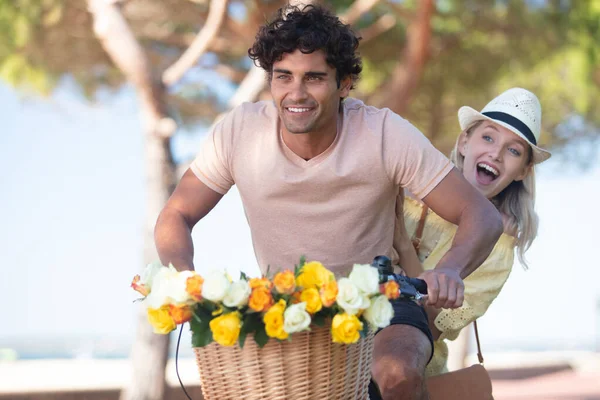 Happy Couple Racing Bikes — Stock Photo, Image