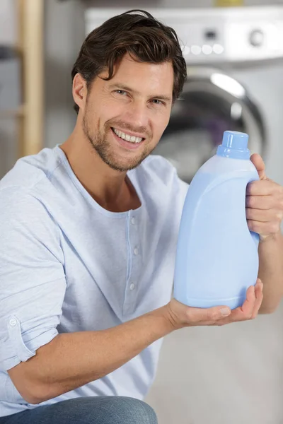 Man Holds Washing Machine Detergent — Stock Photo, Image