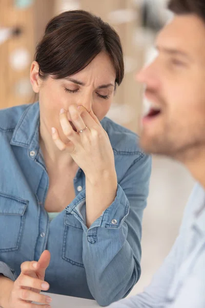 Allergische Frau Mit Niesen — Stockfoto