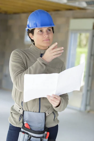 男性职业的女建筑工人 — 图库照片