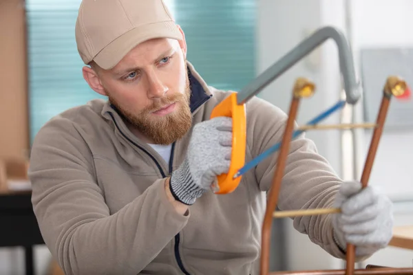 Experienced Operator Technician Caucasian Male Cutting Copper Pipe — Stock Photo, Image