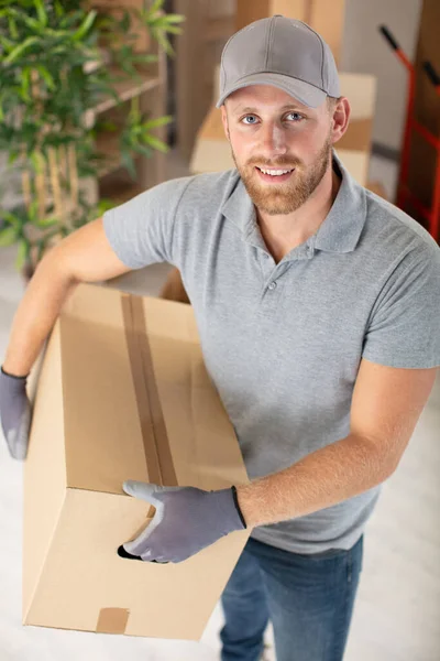 Workman Houden Een Kartonnen Doos — Stockfoto