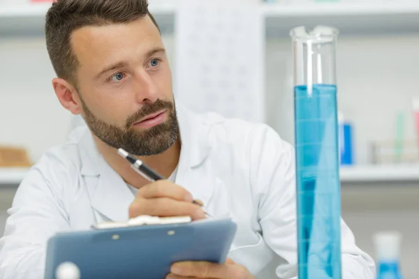 Onderzoeker Aan Het Werk Een Laboratorium — Stockfoto