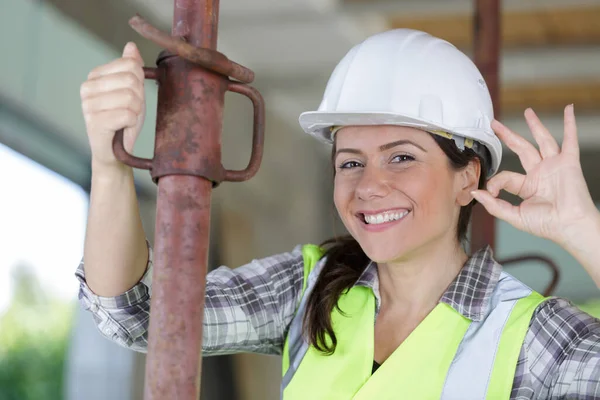 Female Constructor Contractor Showing Sign — Stock Photo, Image