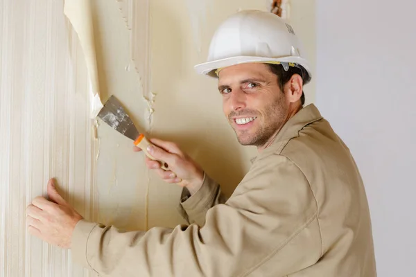 Constructor Masculino Desechando Papel Pared —  Fotos de Stock