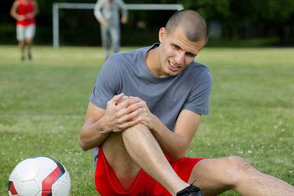 Homme Appliquant Souffrance Avec Une Blessure Jambe — Photo