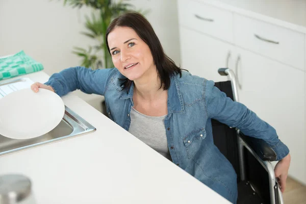 Handicapped Woman Doing Dishes Home — Stock Photo, Image