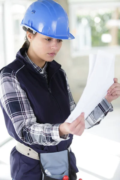 Woman Builder Helmet Reading Blueprints — Stock Photo, Image