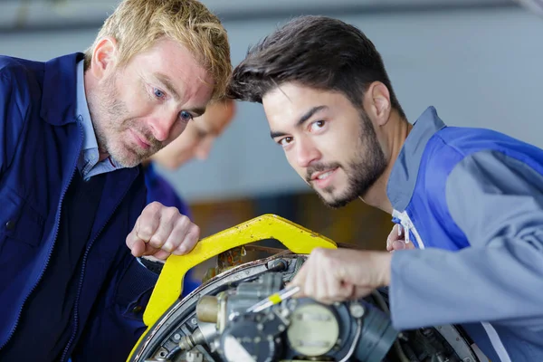 Retrato Del Aprendiz Ingeniería Mecánica —  Fotos de Stock