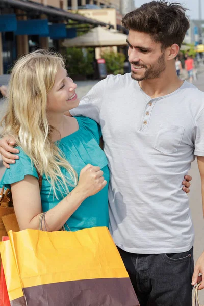 Picture Young Couple Shopping Center — Stock Photo, Image