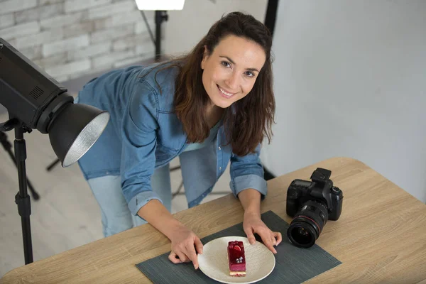 Woman Vlogger Baking Recording Video Food Channel — Stock Photo, Image