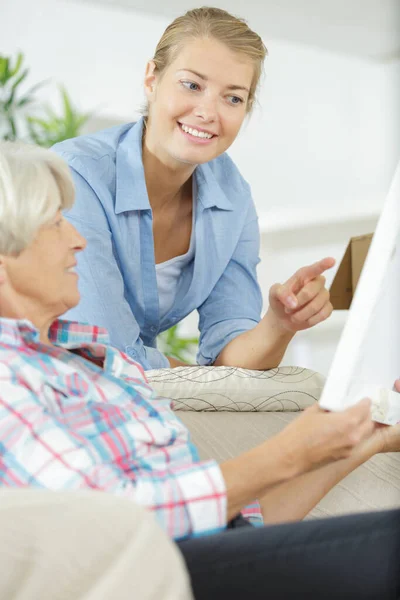 Porträt Lachender Mutter Und Tochter — Stockfoto