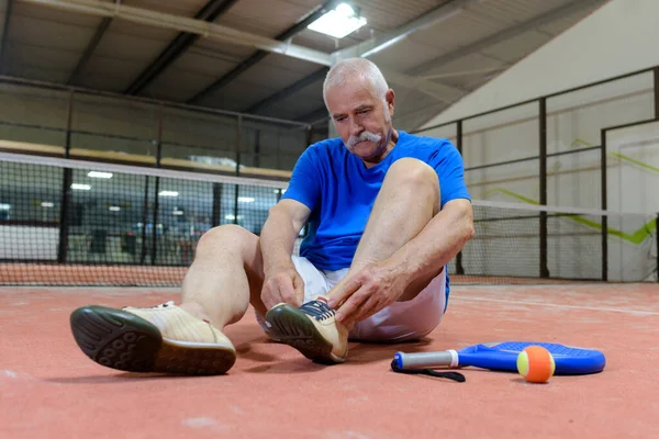 Jogador Sênior Tênis Jogando Tênis — Fotografia de Stock