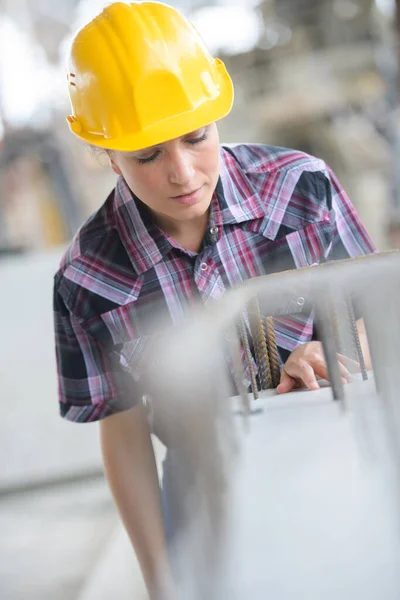 Sonriente Mujer Trabajadora Construcción —  Fotos de Stock