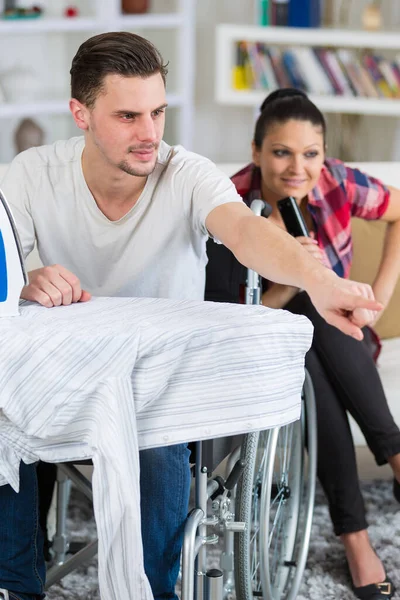 Behinderter Mann Mit Seiner Partnerin — Stockfoto