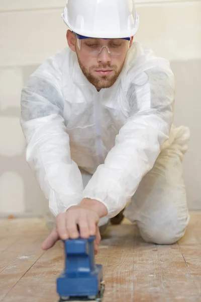 Man Cutting Tiles — стоковое фото