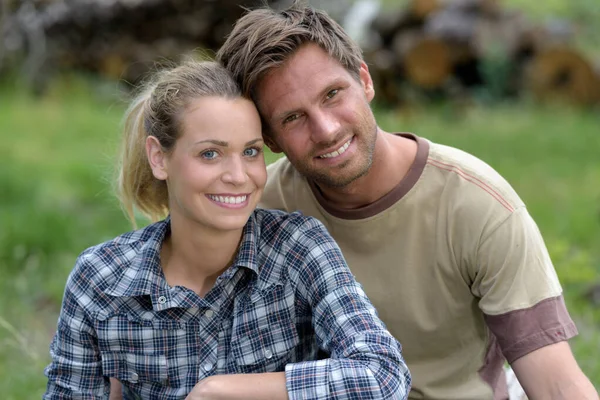 Retrato Casal Feliz Livre — Fotografia de Stock