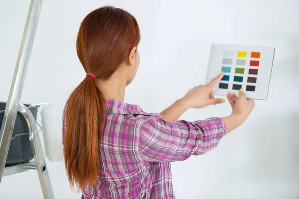 Kvinnlig Kontroll Färg Fläckar — Stockfoto