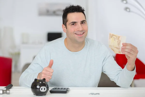 Homem Feliz Com Resultado Suas Economias — Fotografia de Stock