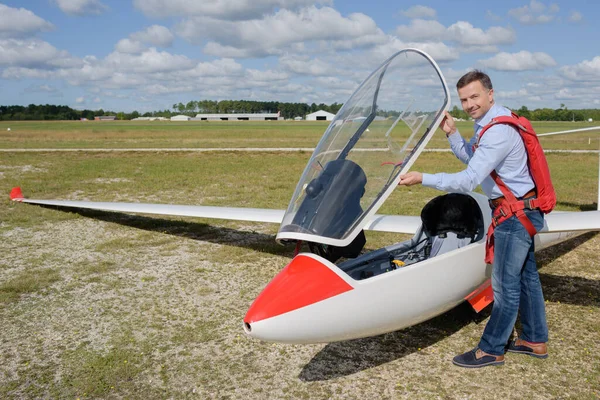 Porträt Eines Mannes Der Sich Auf Den Start Vorbereitet — Stockfoto