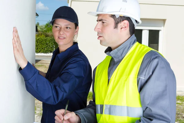 Väggbesiktning Och Vägg — Stockfoto