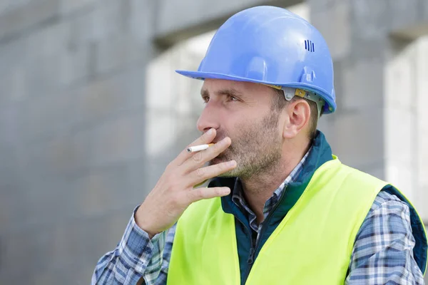 Fumar Cigarro Canteiro Obras — Fotografia de Stock