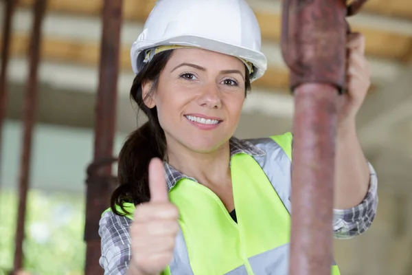 Kadın Builder Mimar Başparmak Sırıtmak — Stok fotoğraf