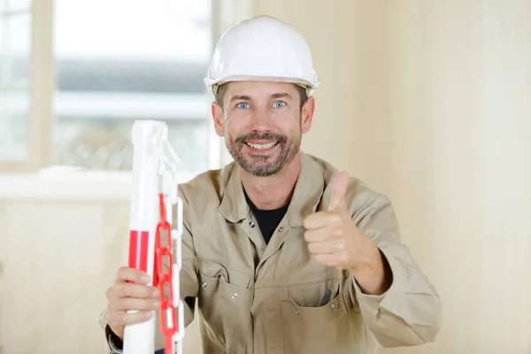 Retrato Construtor Masculino Alegre Mostrando Polegares Para Cima — Fotografia de Stock