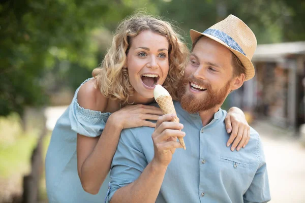 Couple Sharing Ice Cream While Enjoying Sunny Weather Outdoors — Stock Photo, Image