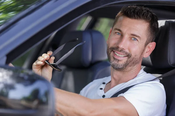 Homem Feliz Dentro Carro — Fotografia de Stock