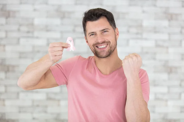 Gay Homem Segurando Vermelho Fita Palma — Fotografia de Stock