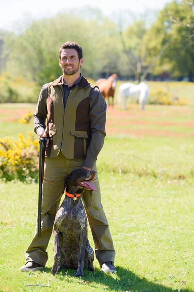 Man Jägare Och Hans Hund — Stockfoto