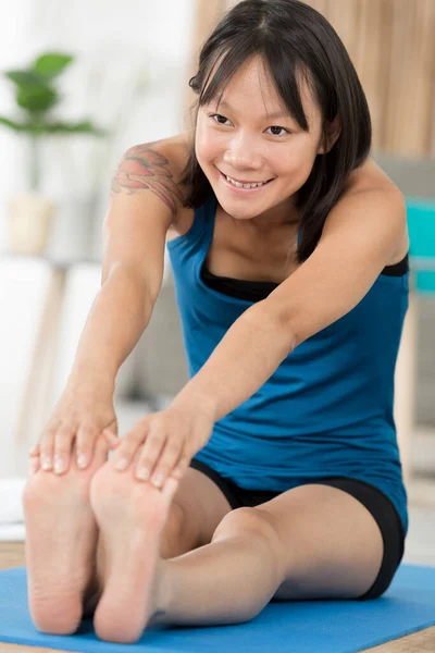 Young Beautiful Woman Stretching Legs — Stock Photo, Image