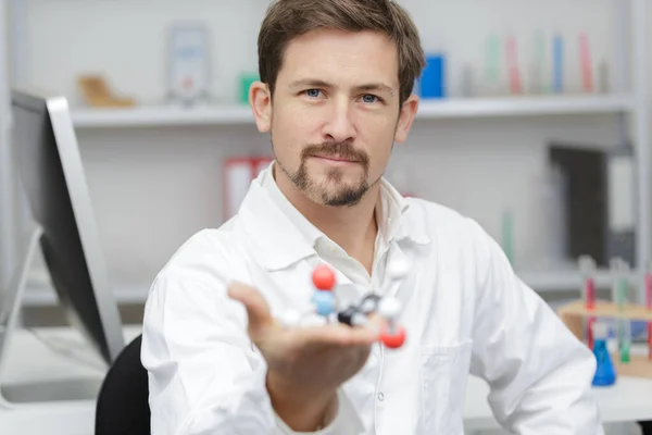 Man Die Met Dna Werkt — Stockfoto