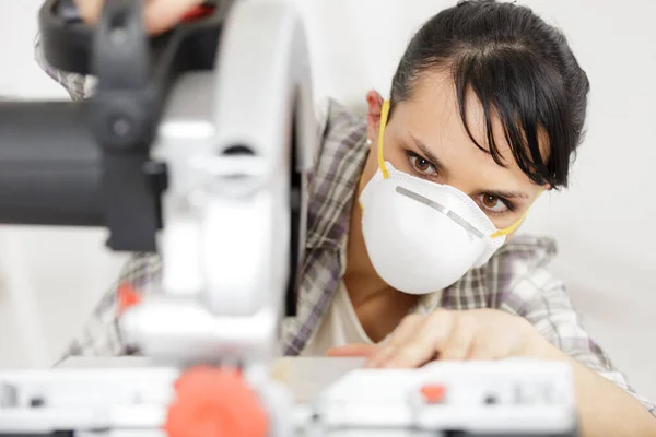 Woman Builder Clothers Holding Circular Saw — Stock Photo, Image