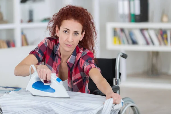 Redhead Woman Wheelchair Ironing — Stock Photo, Image